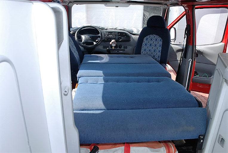 Obytná přestavba vozu Ford Transit model 1996