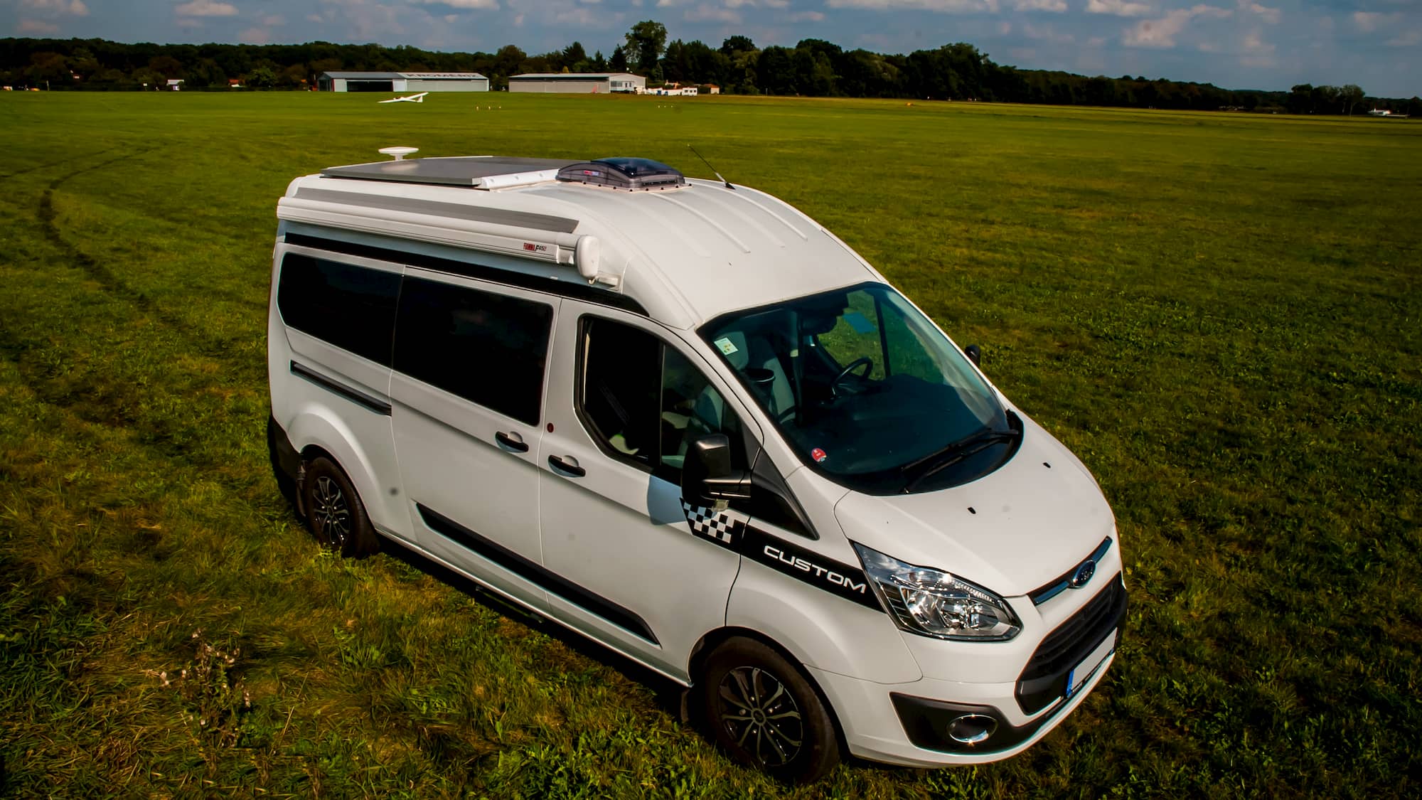 Obytná vestavba vozu Ford Transit Custom se zvýšenou střechou #1