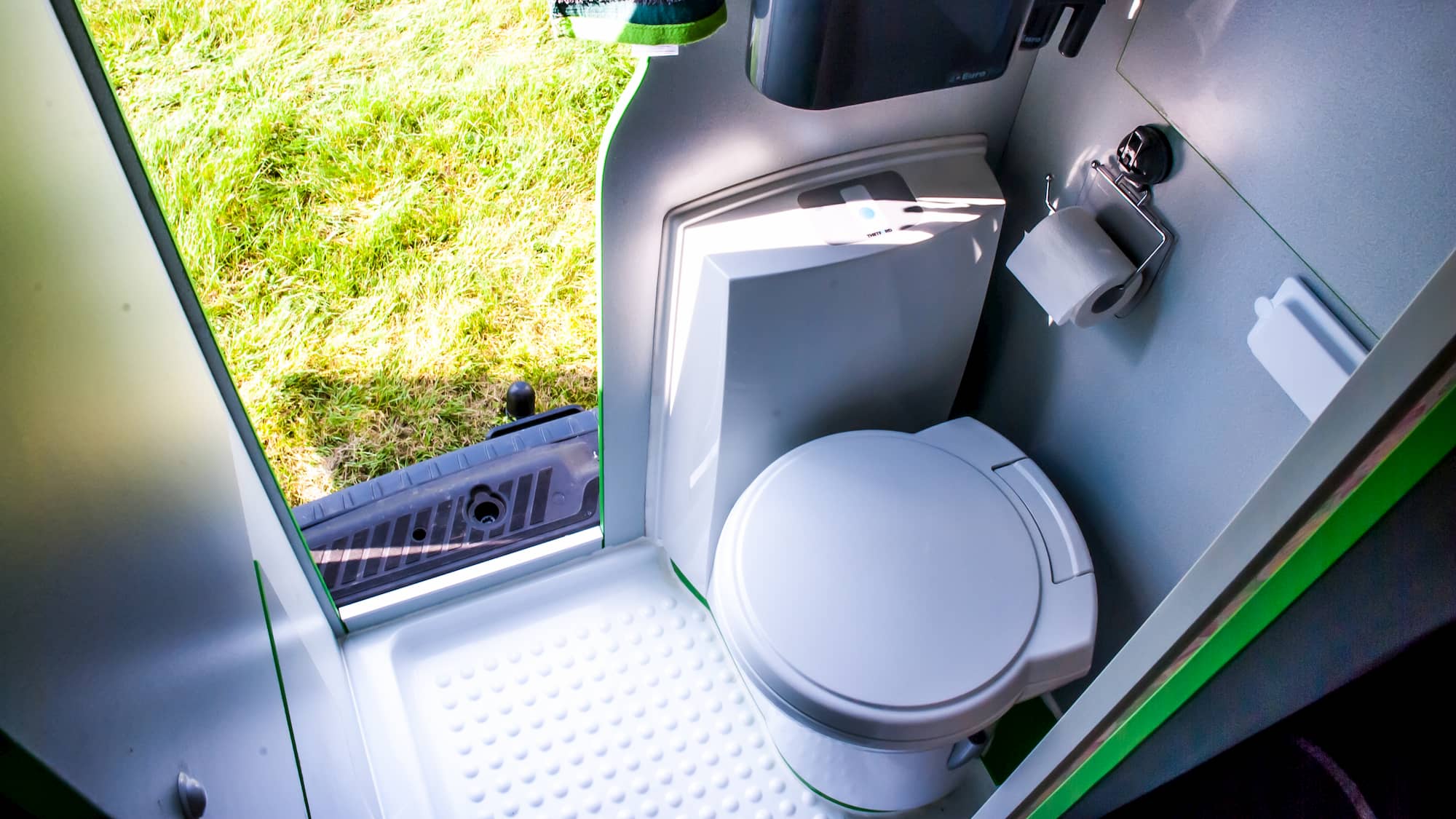 Obytná vestavba vozu Ford Transit Custom se zvýšenou střechou #11