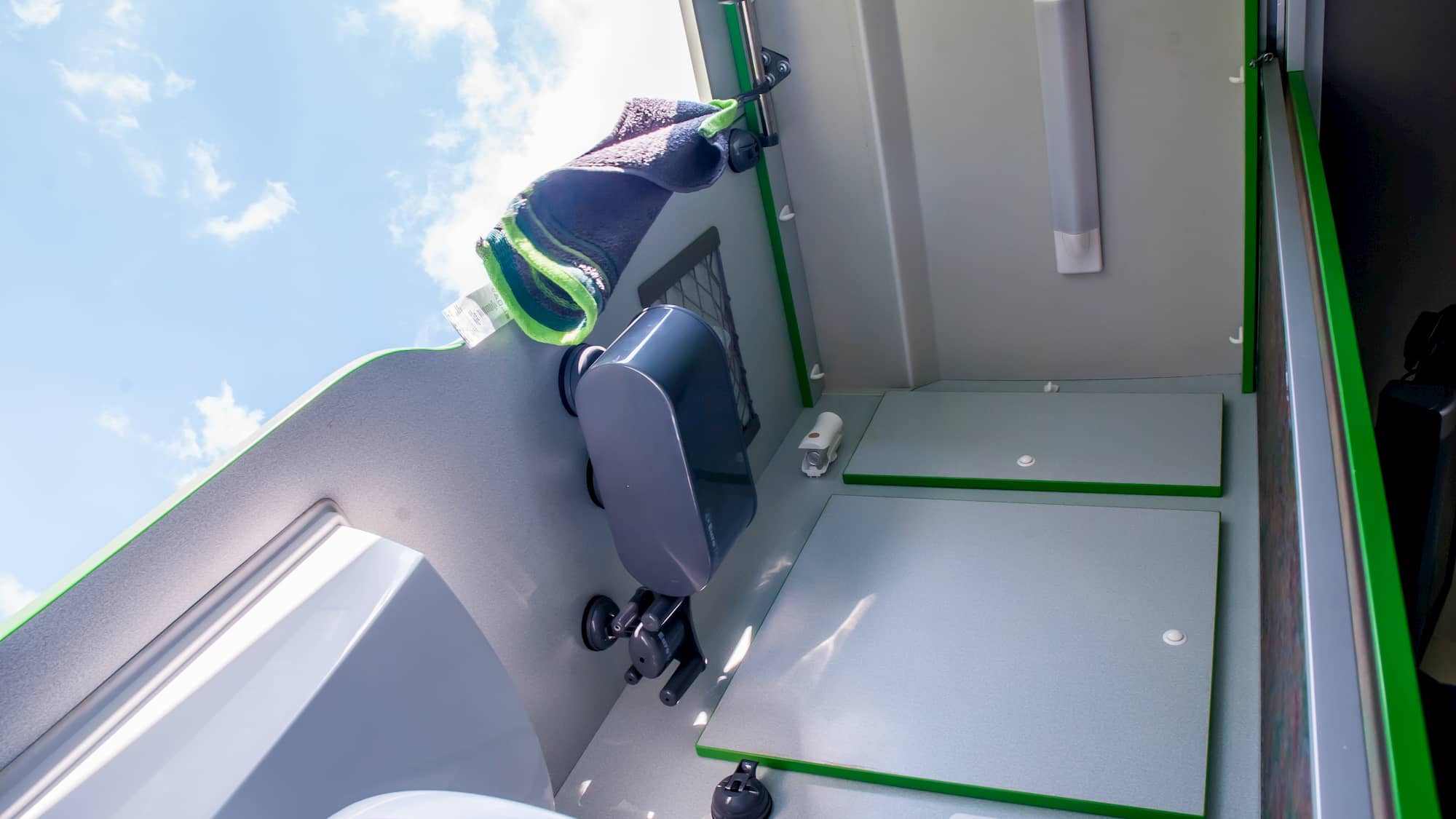 Obytná vestavba vozu Ford Transit Custom se zvýšenou střechou #12