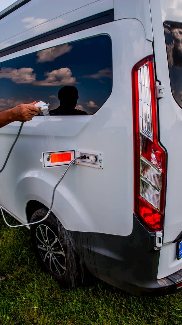 Obytná vestavba vozu Ford Transit Custom se zvýšenou střechou #13