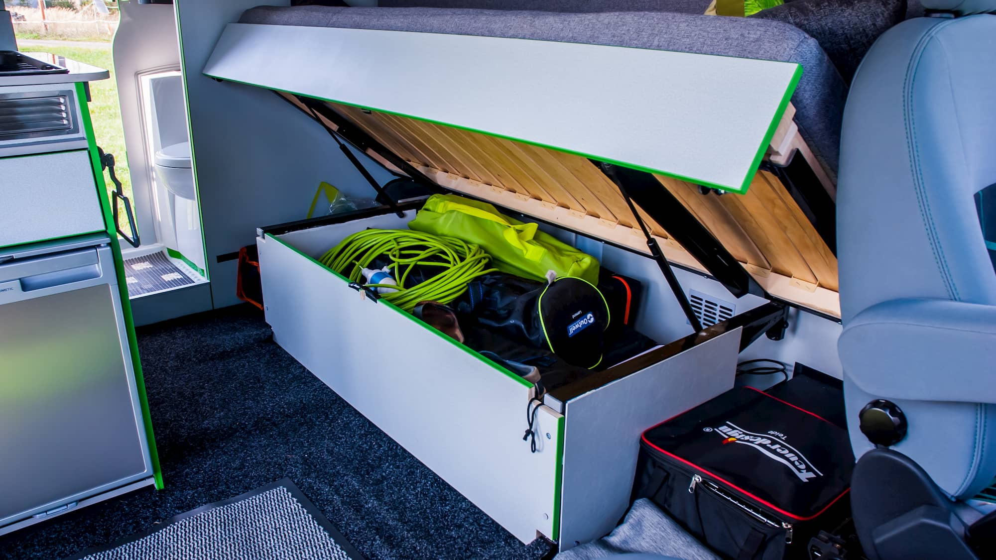 Obytná vestavba vozu Ford Transit Custom se zvýšenou střechou #7